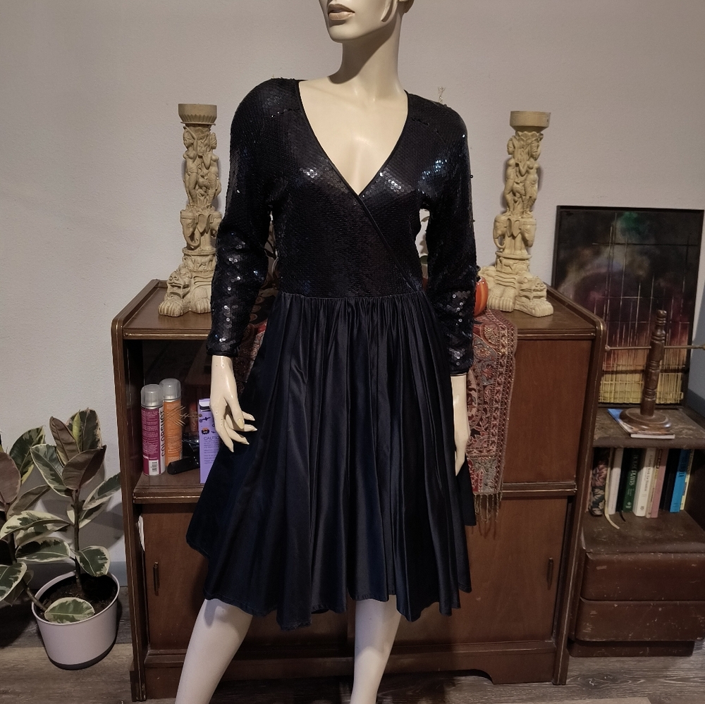 Tom and Linda Platt Black Sequin Cocktail Party Dress Small